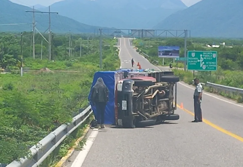 camionteta_sobre_carretera_istmo