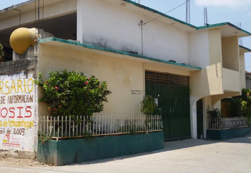 Dos empresas buscan instalarse en terrenos del popular barrio tehuano.