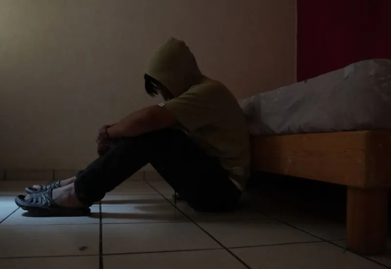 joven_sentado