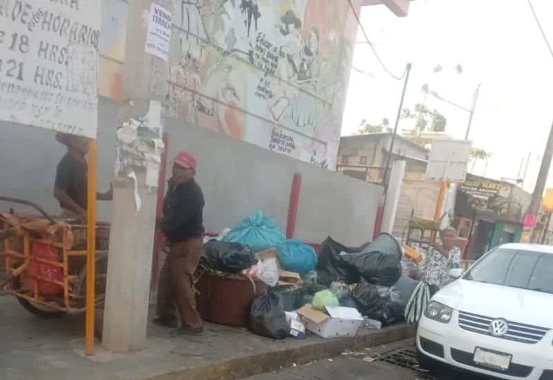 Las calles de la población ferrocarrilera comienzan a inundarse con basura, a falta del servicio de recolección. FOTO: Expresión Noticias FOTO: Expresión Noticias