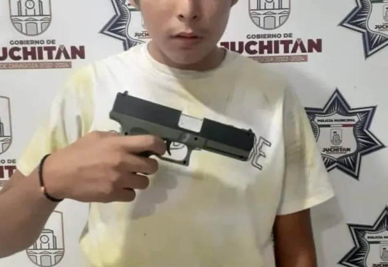 El menor Londer Yael tenía en su poder una réplica de arma de fuego.