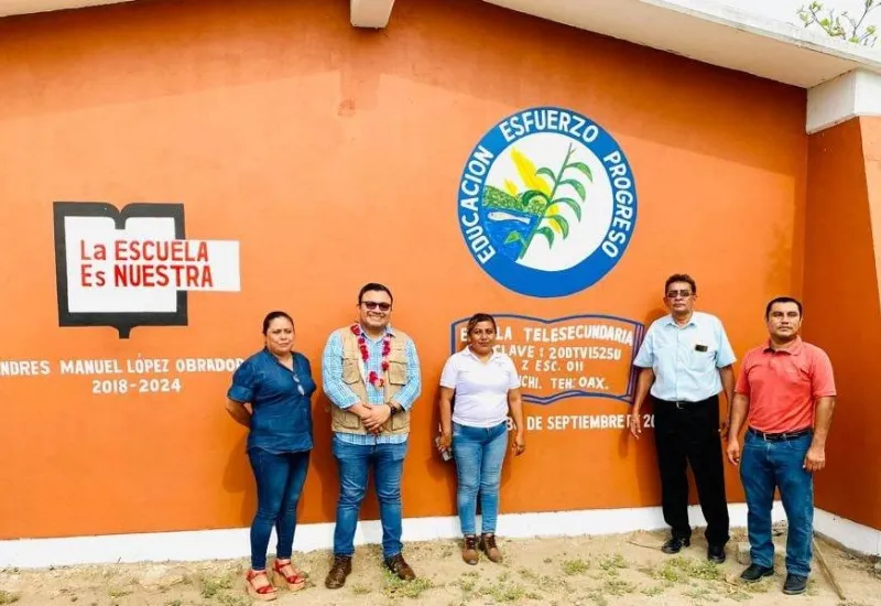 La jurisdicción de Tehuantepec tiene 400 escuelas; todas, por lo menos una vez, ya recibieron La Escuela es Nuestra. 