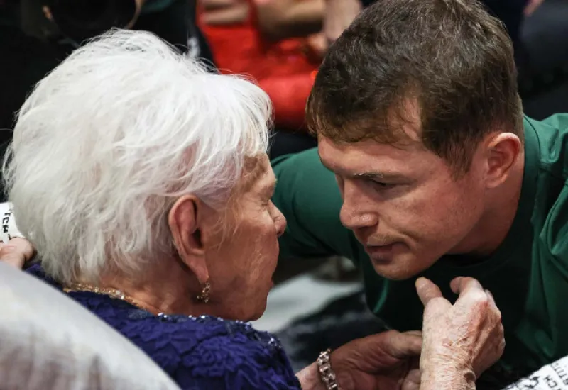 'Canelo' Álvarez agradeció poder contar con su abuelita. Foto: Redes Sociales