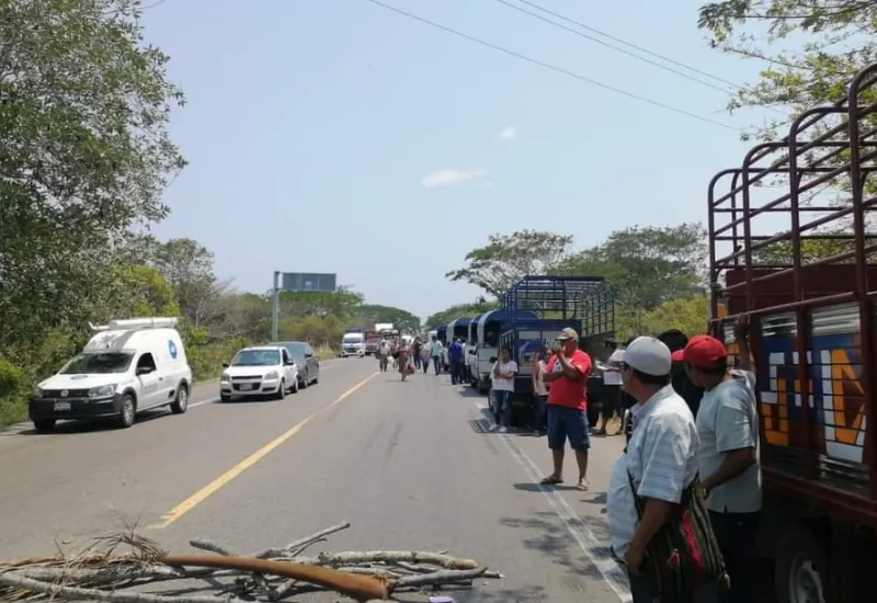 Recurrieron al bloqueo carretero para hacerse escuchar. 