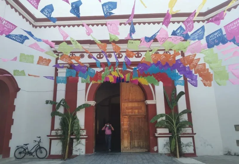 Todo listo para recibir a los devotos de Santa Elena de la Cruz. 