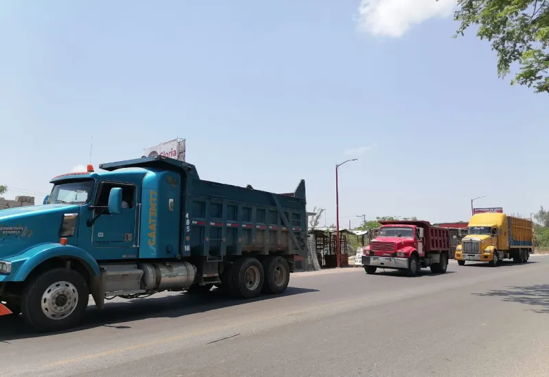 Instalaron tres bloqueos sobre la carretera Panamericana para presionar al gobierno estatal. 