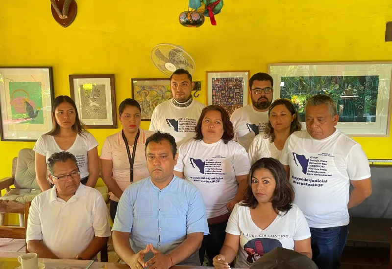 Trabajadores del PJF de Salina Cruz fijaron postura en torno a la reforma al Poder Judicial que se discute en el Congreso de la Unión.