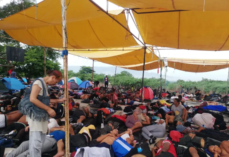 En Zanatepec, la autoridad local dispuso de un espacio y agua para el descanso y aseo de las personas migrantes.