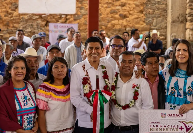 El Gobernador de Oaxaca explicó que esta inversión reafirma su compromiso de trabajar de la mano del pueblo. Foto: Cortesía.