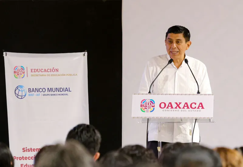 Salomón Jara Cruz señaló que la educación debe ser gratuita para todas y todos, ya que este derecho es el deseo común de las personas que buscan salir adelante. Foto: Cortesía