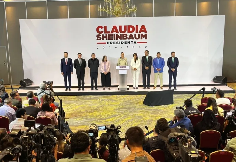Claudia Sheinbaum, presidenta electa, tras su reunión con gobernadoras y gobernadores de Aguascalientes, Coahuila, Durango, Nuevo León, San Luis Potosí, Tamaulipas, Veracruz y Zacatecas. Foto: Agencias