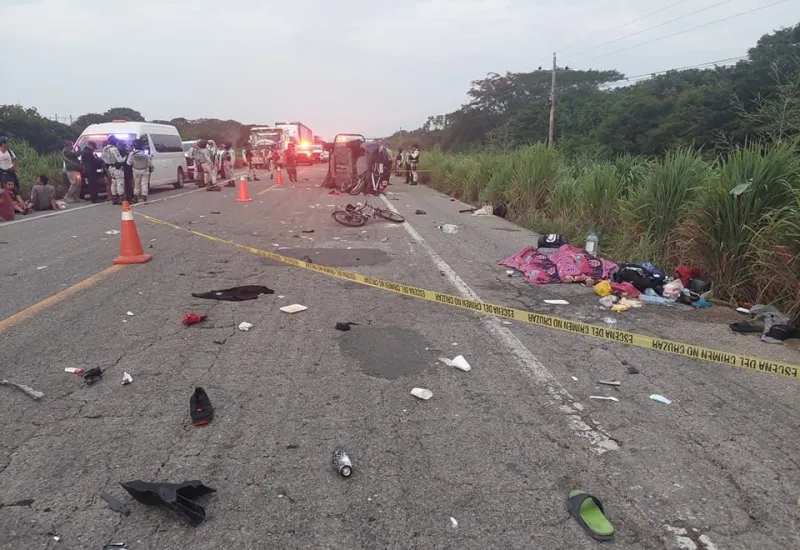 El jueves, un automovilista arrolló al grupo que caminaba sobre la Panamericana; tres murieron.