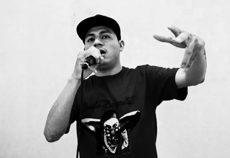 Rosty fue el primer rapero que tiró sus rimas en zapoteco en el Istmo de Tehuantepec. 