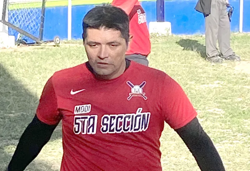 Jorge Valencia conectó el hit productor de la carrera del triunfo.