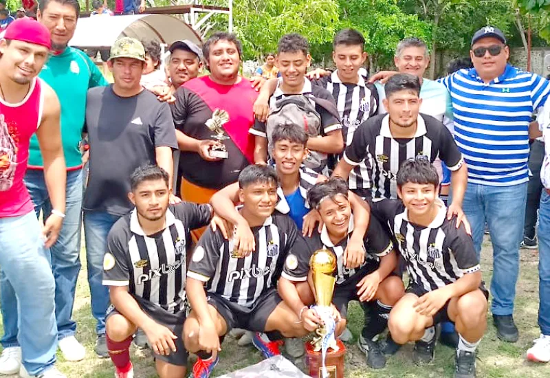 El equipo AFC Binisa se proclamó campeón del Torneo Estudiantil.