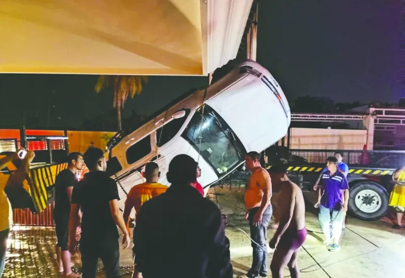 El vehículo fue rescatado cerca de la media noche del sábado. 