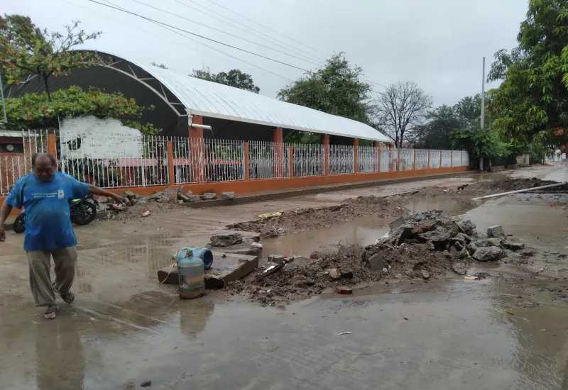 Las obras de drenaje en Tehuantepec han sido un verdadero dolor de cabeza para la población. 