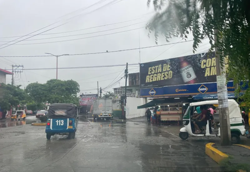  La onda tropical 14 ocasionará chubascos y lluvias fuertes a muy fuertes acompañadas de descargas eléctricas y rachas de viento.