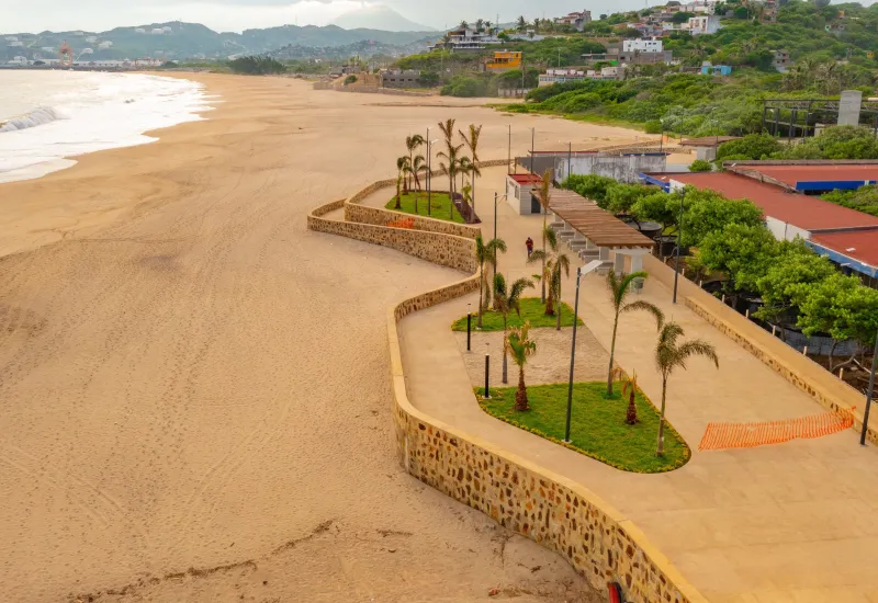 Román Meyer Falcón, titular de la Sedatu, destacó el caso de Salina Cruz donde se construyó un malecón y se rehabilitó el centro histórico así como el palacio municipal. Foto: Sedatu.