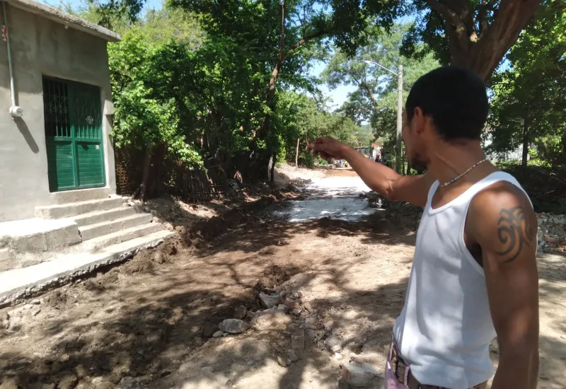 Delfino Acevedo Cordero, de la calle Prolongación Guadalupe Victoria, denunció que el lugar donde vive fue obstruido por las obras de drenaje.