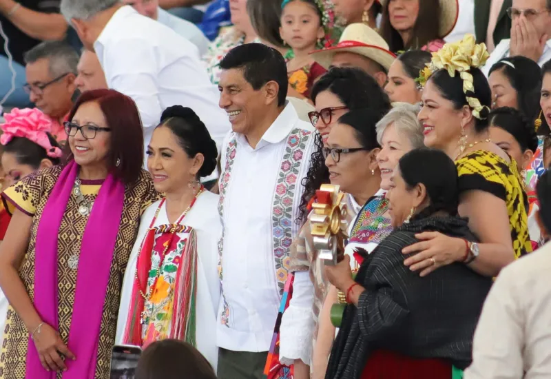 El Gobernador y su esposa durante el primer Lunes del Cerro. 