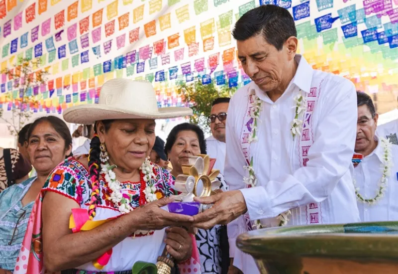 La apertura de esta actividad contó con la presencia del Gobernador Salomón Jara Cruz y la representante de la Diosa Centéotl, Juana Hernández López. Foto: Cortesía