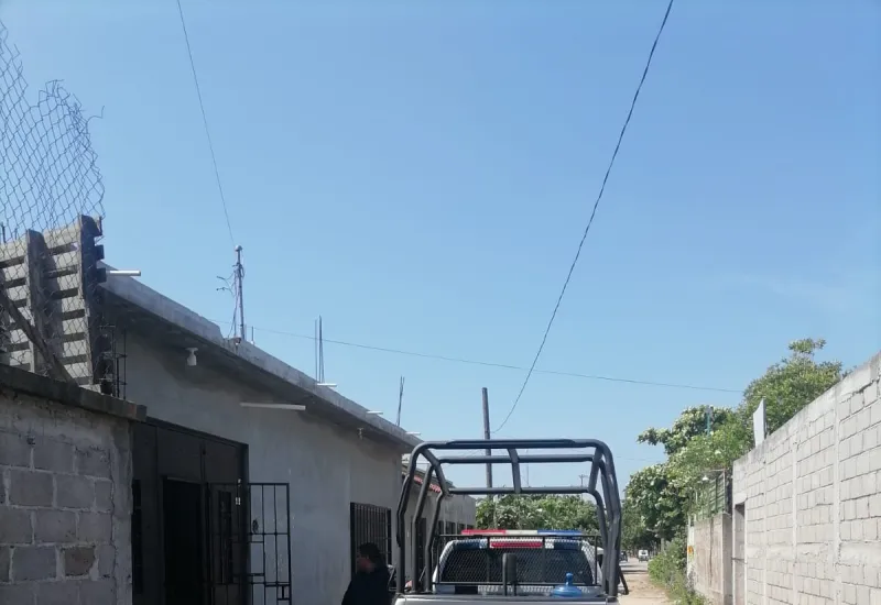 Elementos de la Policía Municipal llegaron al lugar del asalto para realizar la búsqueda de los asaltantes, quienes lograron huir.