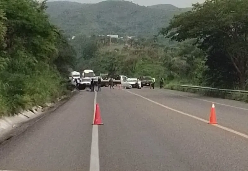 La madruga del viernes, se registró doble homicidio en el tramo carretero Matías Romero-La Ventosa.
