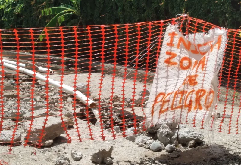 La obra de drenaje en Tehuantepec ha generado todo tipo de molestias.