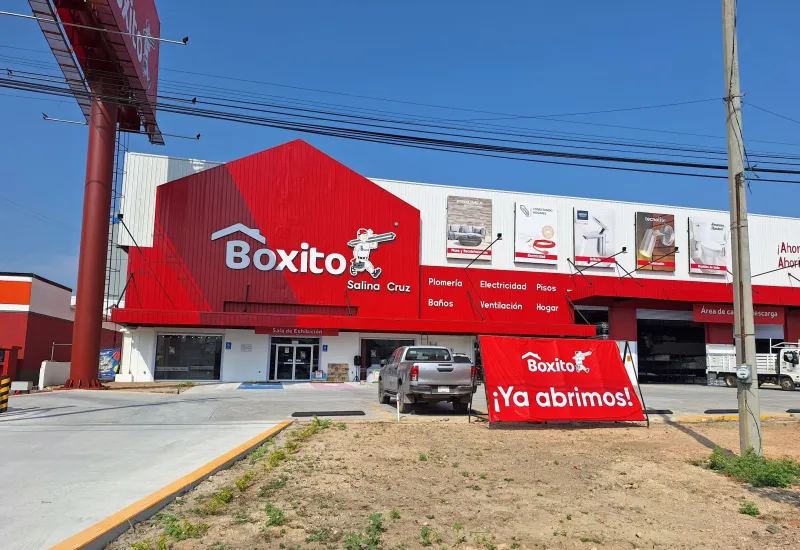 Cuatro trabajadores de Boxito resultaron intoxicados por una fuga de gas al interior de la tienda.