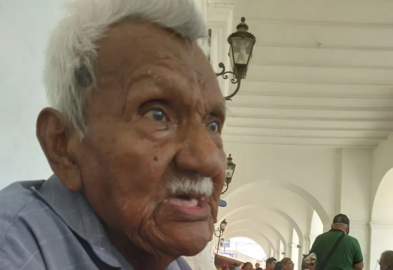 El Negro Laido es un referente de la música local en Tehuantepec. 