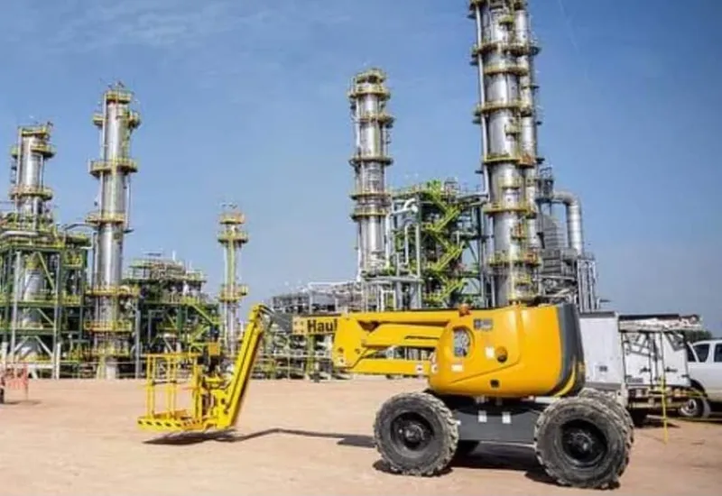 Maquinaria pesada utilizada al interior de la refinería de Salina Cruz. 