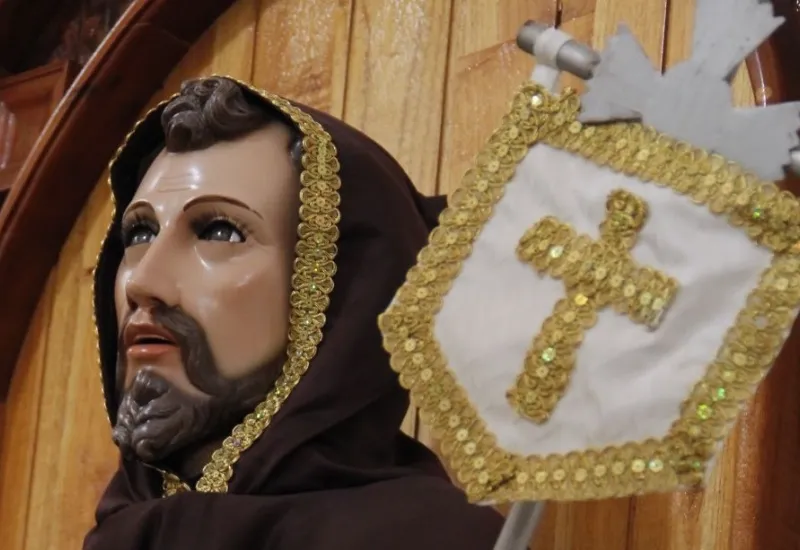 Este jueves se bajó a Santo Domingo de su nicho, ritual que marca el inicio de las festividades tehuanas.