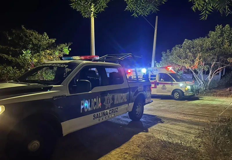 La policía acordonó el sitio del macabro hallazgo. 