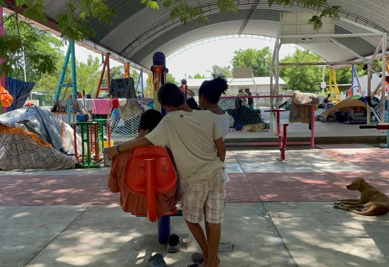 Los niños migrantes también reciben instrucción académica. 