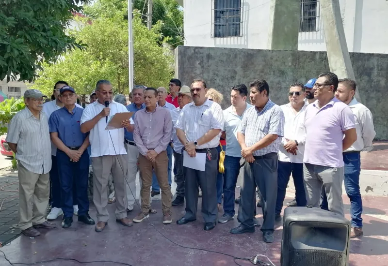 Los bomberos cuentan con el aprecio de la comunidad de Juchitán.