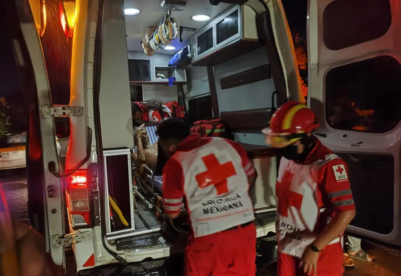 Los lesionados fueron trasladados a un hospital para su debida atención. 