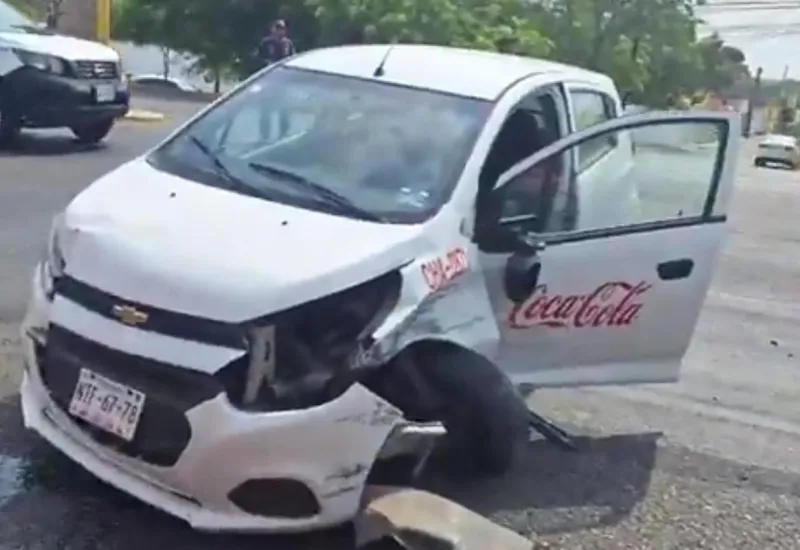 El aparatoso accidente se registró en la Carretera Transístmica a la altura de "Mi Ranchito".