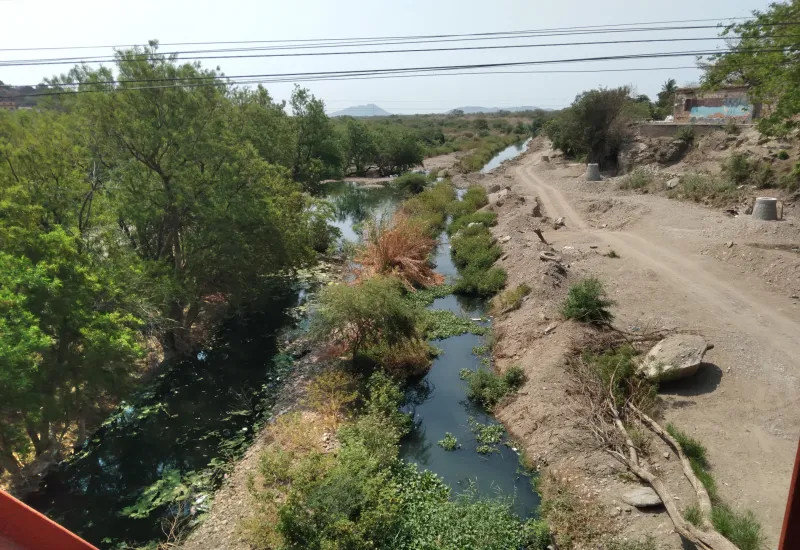 En esta situación se encuentran los barrios de San Juanico, Lieza, El cerro Padre Cruz López, Santa María, Santa Cruz, Laborío, Jalisco, y otros.