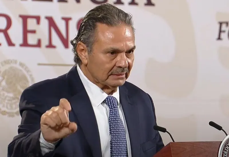 El director de Pemex Octavio Moreno Oropeza, informó que habrá una denuncia a exfuncionarios de la petrolera por "facilitar" el pago de pensión y de seguro. Foto: Agencias