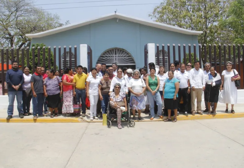 Para celebrar el aniversario de la INPM-JDN, realizó un convivio con iglesias hermanas y al final, se tomaron la foto del recuerdo.