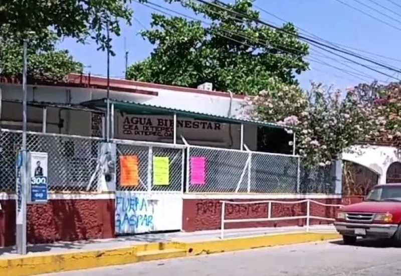 Los trabajadores inconformes señalaron que no regresarán a sus labores, hasta que sus demandas sean atendidas.