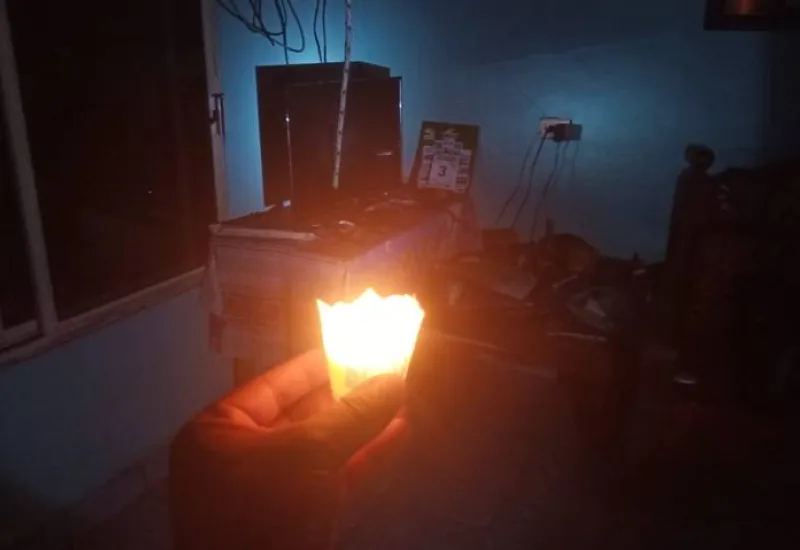 En varios hogares la luz se fue por espacios de dos horas. 