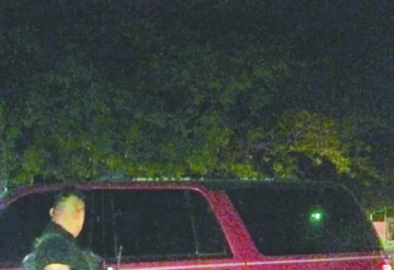 El conductor manejaba en estado de ebriedad y abandonó la camioneta y huyó del lugar.