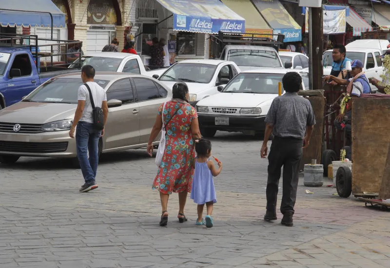 Debe mantenerse hidratado para evitar golpes de calor. 