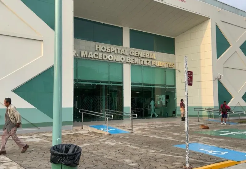 Un joven de 17 años y un hombre de 45 años son atendidos en el Hospital Civil de Juchitán.