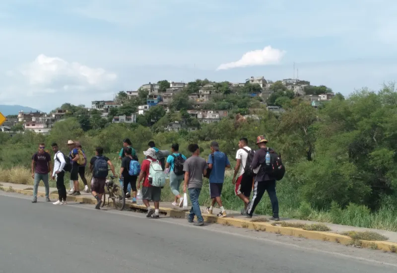 Diversos sectores han opinado que este tipo de caravanas son un peligro sobre las carreteras.