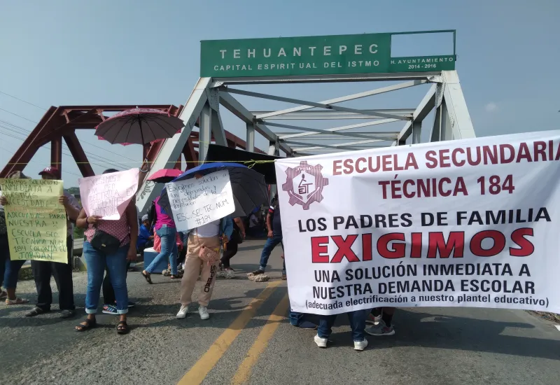 Han ido a revisar la situación en cuatro ocasiones, pero no les dan respuesta.