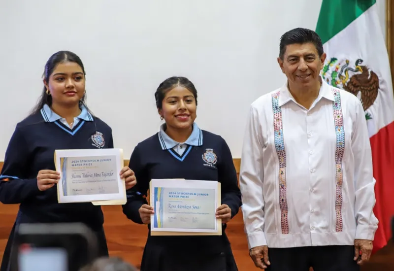 El Mandatario Estatal señaló que este reconocimiento internacional, pone en alto el nombre de México, y representa un orgullo para Oaxaca, que patenta el talento de la juventud. Foto Cortesía.