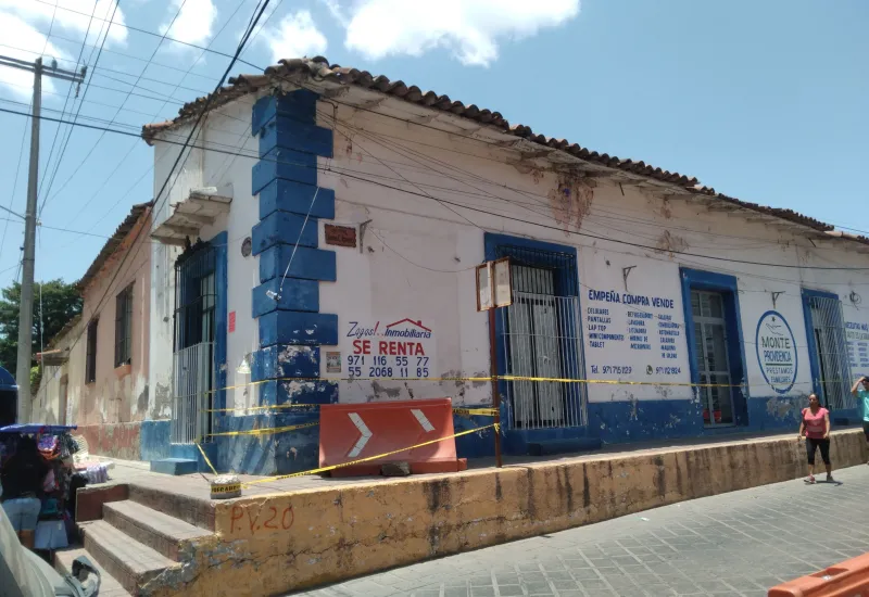 Algunas viejas casonas están en riesgo en Tehuantepec.